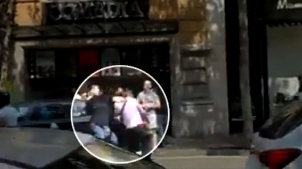 Un desconocido con un pasamontañas agrede a un conductor de Cabify en Barcelona