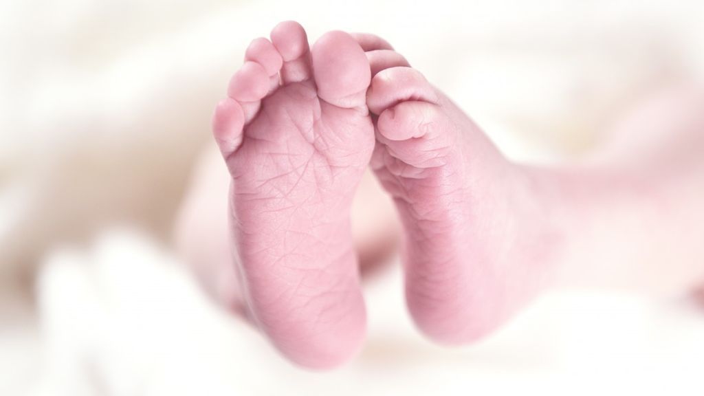 Aumentan las denuncias contra un pediatra de EEUU por abusar de menores, incluída una bebé de dos semanas