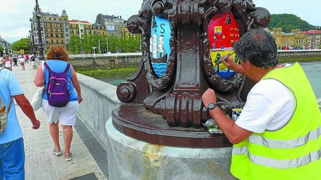 San Sebastián ya tiene su 'Ecce Homo': los escudos del puente de Santa Catalina