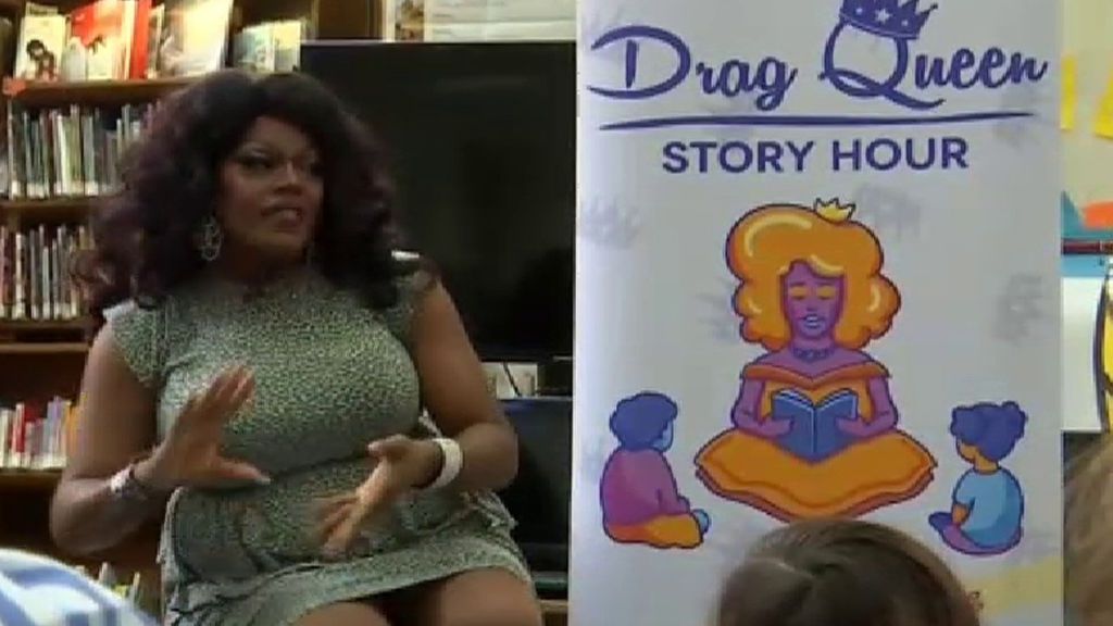Un grupo de 'drag queen' lee cuentos a niños para favorecer la fluidez de género