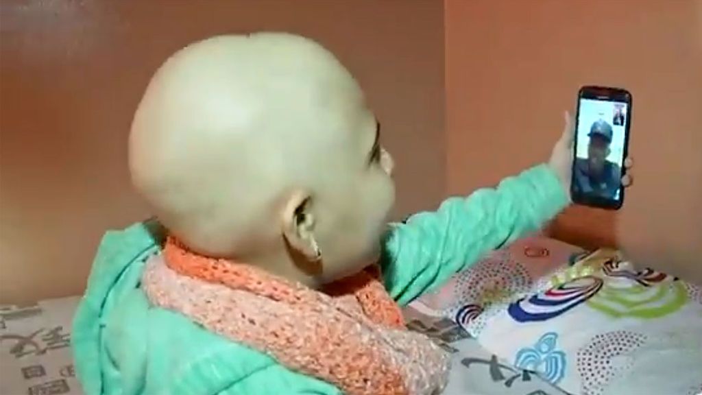 Yerry MIna cumple el sueño de una niña con cáncer y le hace una promesa