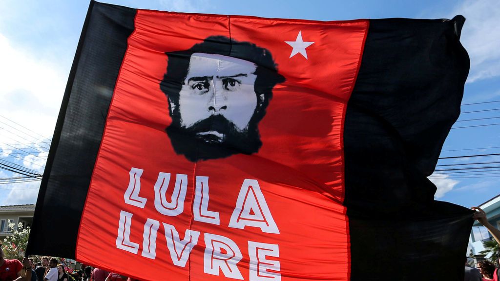 El Partido de los Trabajadores nombra oficialmente al encarcelado Lula da Silva como candidato a presidente
