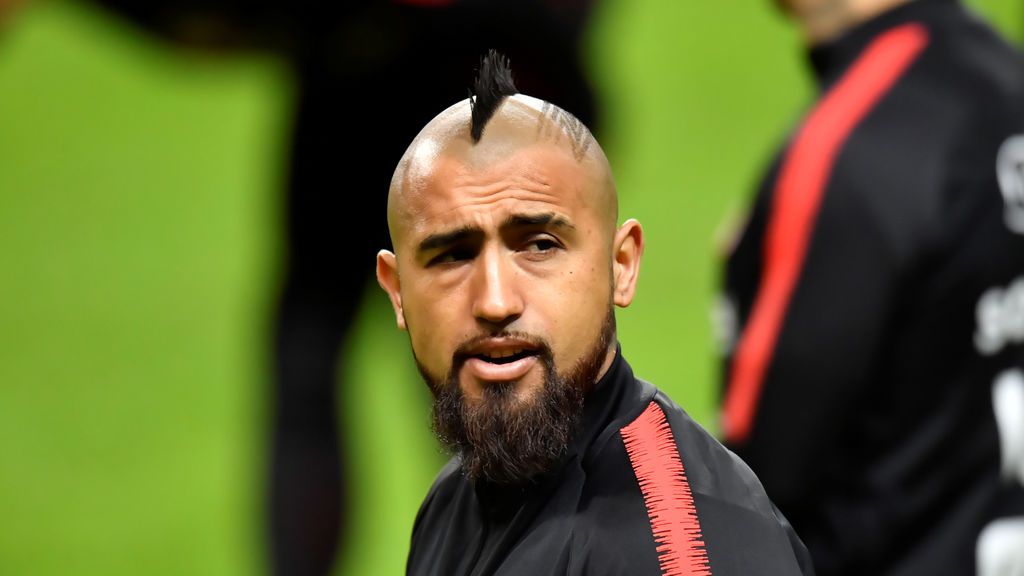 El guiño de Arturo Vidal a su hijo tras fichar por el FC Barcelona: "Con el mejor periodista de Chile😉😉😉"