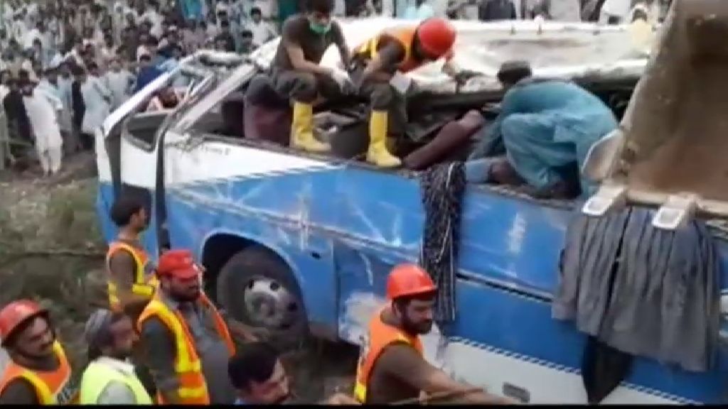 Brutal accidente de tráfico en Pakistán deja 18 muertos