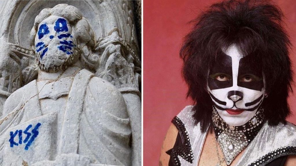 Una escultura de la catedral de Santiago ¿convertida en un miembro del grupo de rock 'Kiss'?