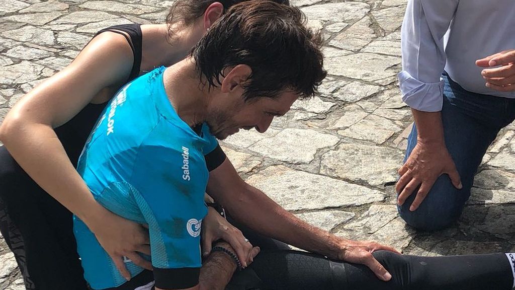 Míkel Azparren se rompe la clavícula al llegar a la meta tras el récord de hacer 751 kilómetros de Camino de Santiago en menos de 24 horas