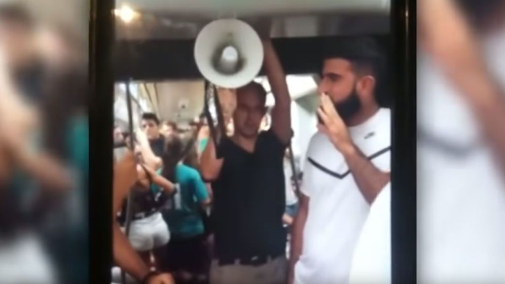 Un grupo de religiosos desata el pánico en el metro de Valencia: "vamos a morir,  arderemos en el infierno"