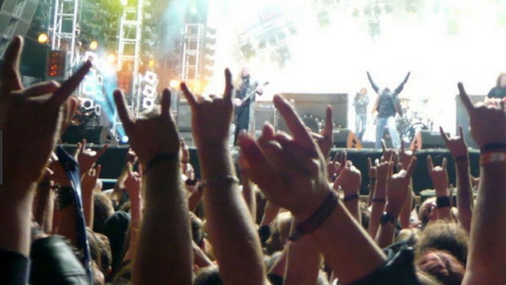 Dos ancianos escapan de la residencia para asistir a un festival de heavy metal