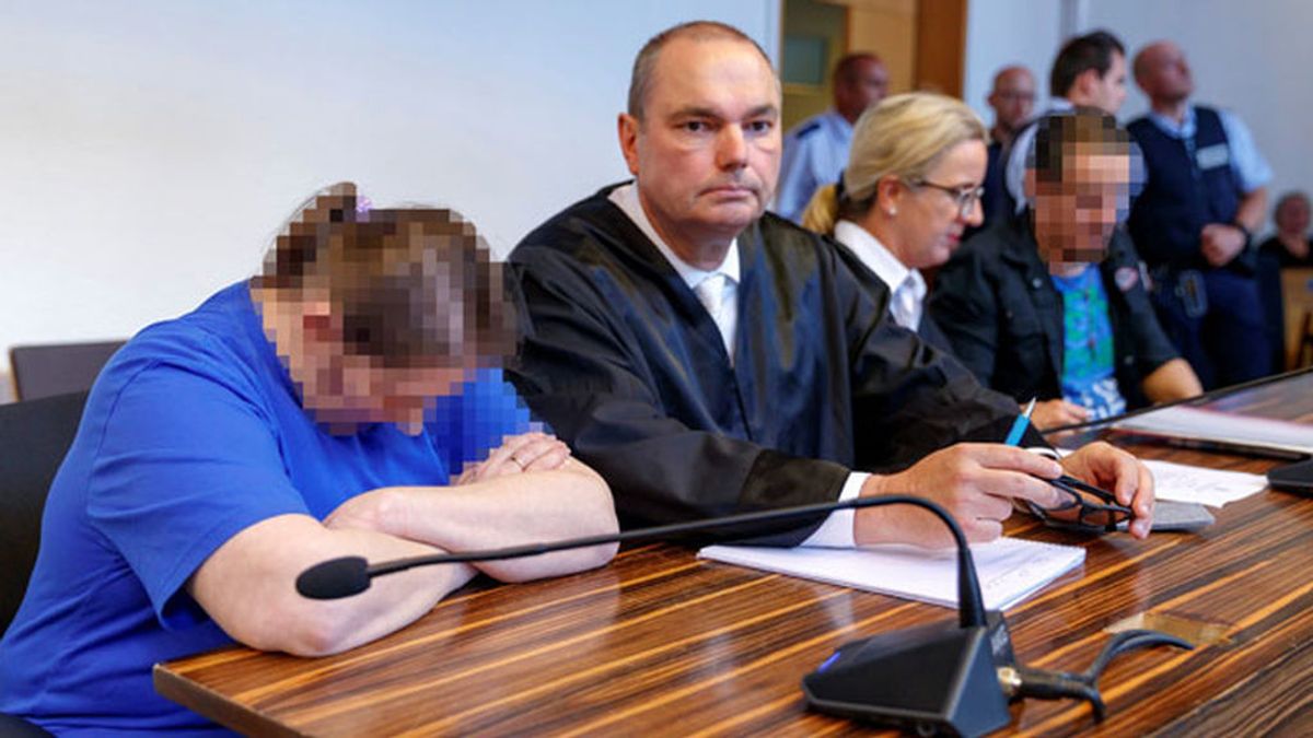 Condenan a una madre alemana por prostituir a su hijo por Internet