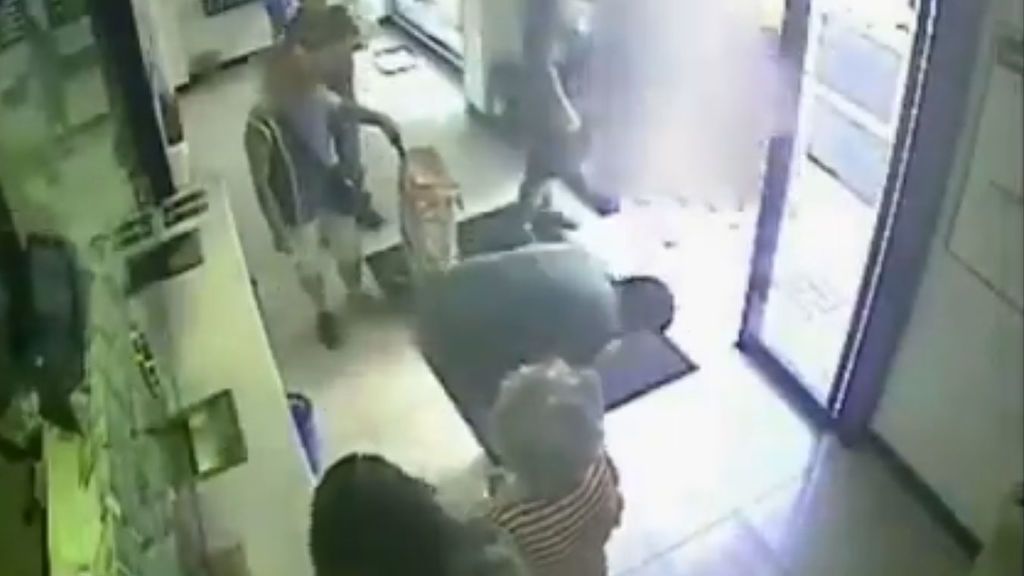 Un empresario furioso golpea a un concejal de Galapagar por "cerrarle su horno de leña"