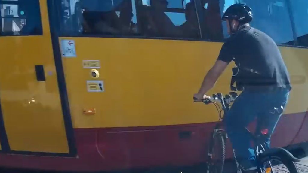 Un tranvía arrolla a un ciclista en Polonia