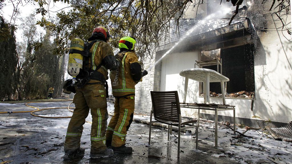 El fuego declarado en Llutxent sigue descontrolado, pero “la situación ahora es más favorable”