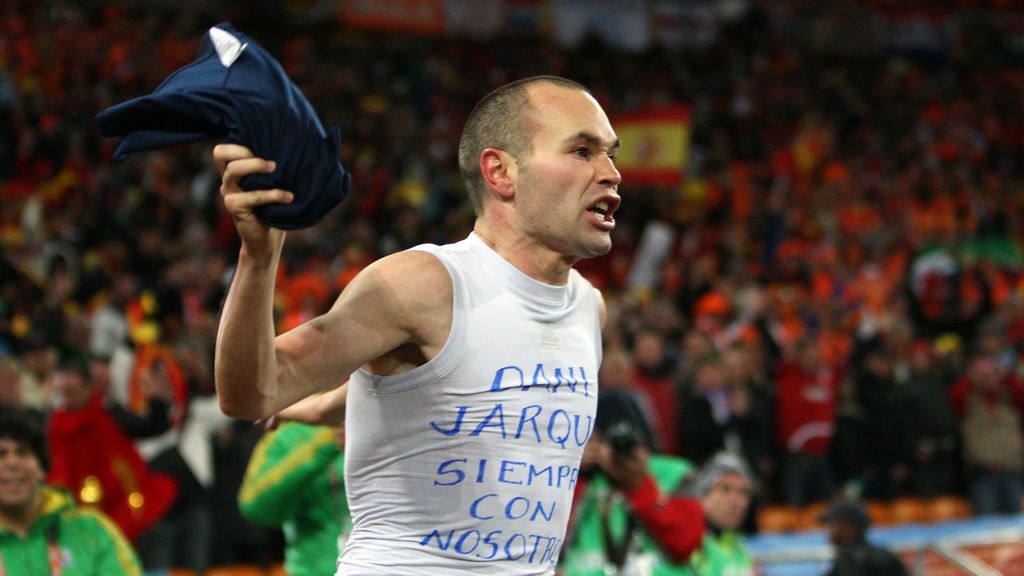 "Te echamos de menos, Dani": el homenaje de Iniesta a Jarque en el noveno aniversario de su muerte