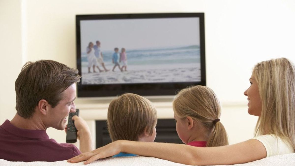 Según un informe elaborado por Barlovento, los españoles ven 52 minutos menos de televisión en el mes de agosto.