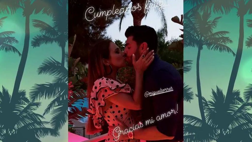 ¡Paula Echevarría celebra su 41 cumpleaños con un besazo a Miguel Torres!
