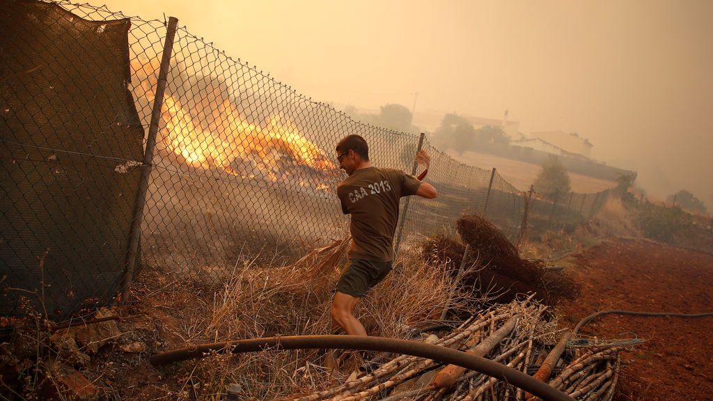 El incendio en el Algarve portugués  suma y sigue de Monchique hacia la costa