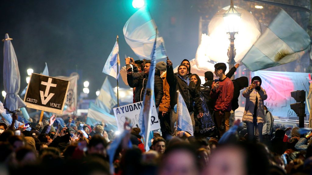 Las calles de Argentina estallan tras rechazar el senado legalizar el aborto