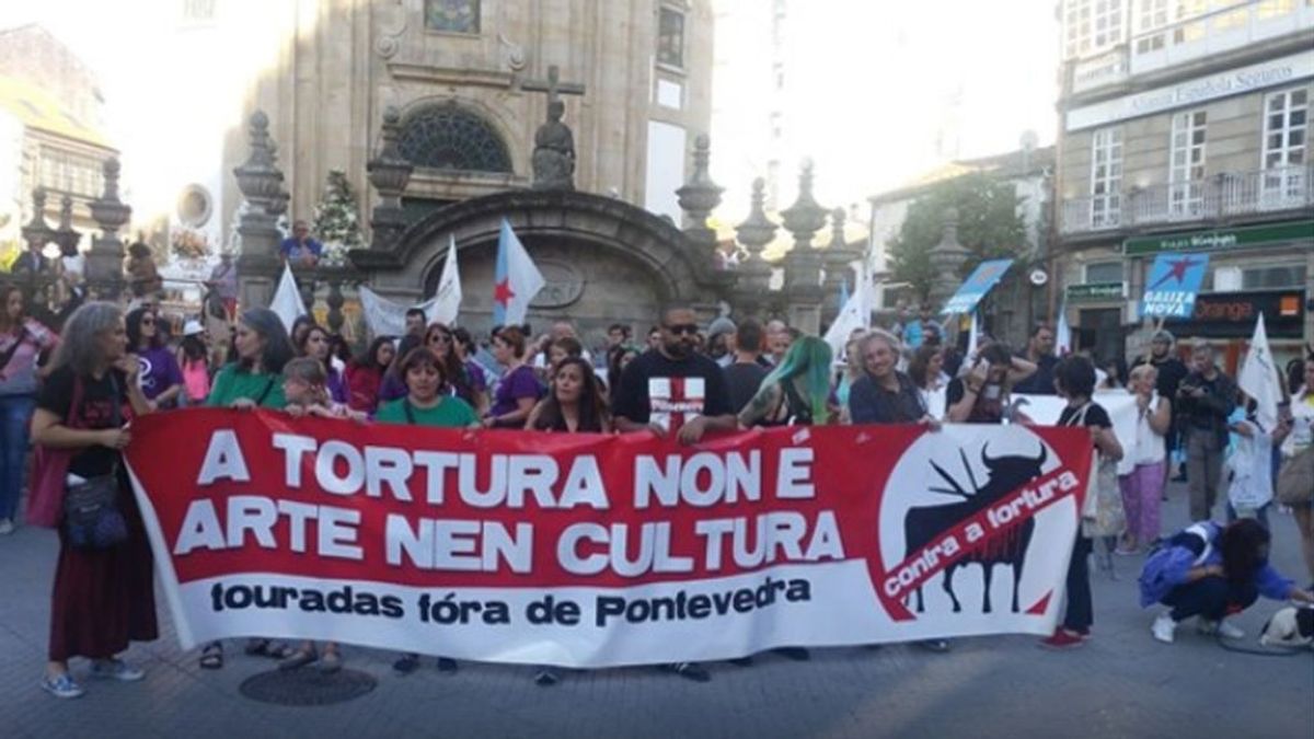 Multitudinaria manifestación en Pontevedra para reclamar la abolición de los toros