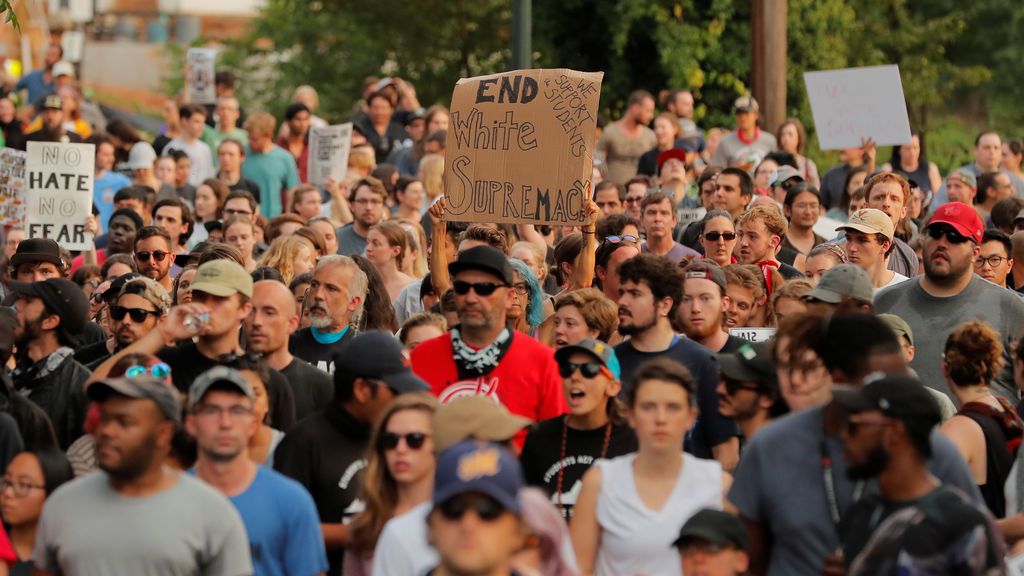 Manifestación antifascista en Charlottesville en contra del racismo