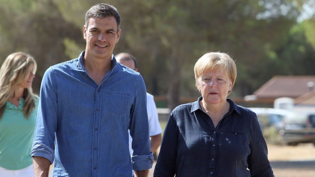 Gestos cómplices entre Sánchez y Merkel durante su visita a Doñana