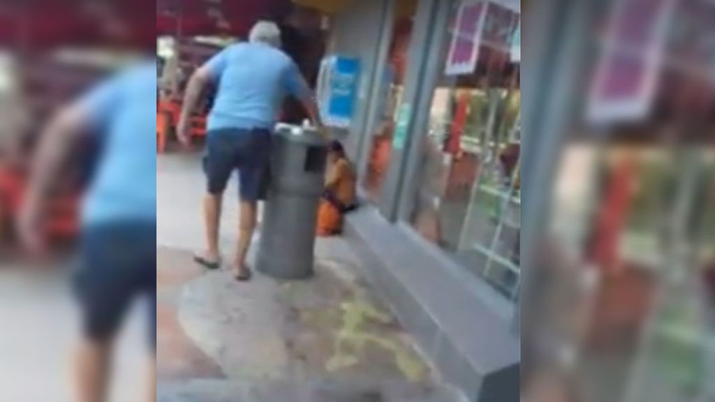 Un hombre echa ácido junto a una indigente en Cancún