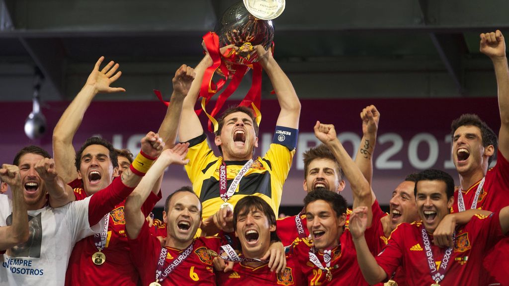 El mensaje de Iker Casillas a Silva y Piqué: "¡Dos jugadores impresionantes! ¡Dos grandes personas!"