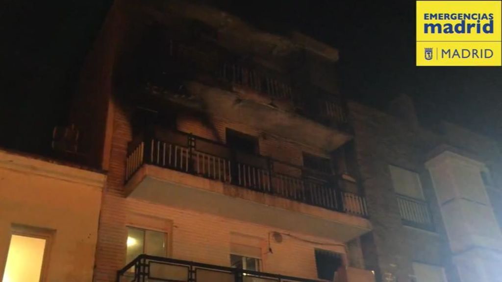 Dos heridos tras precipitarse de un segundo piso en Madrid para huir de las llamas