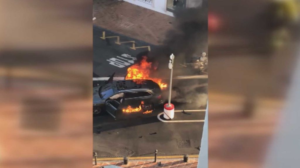 Susto en Puerto Banús al explotar un coche