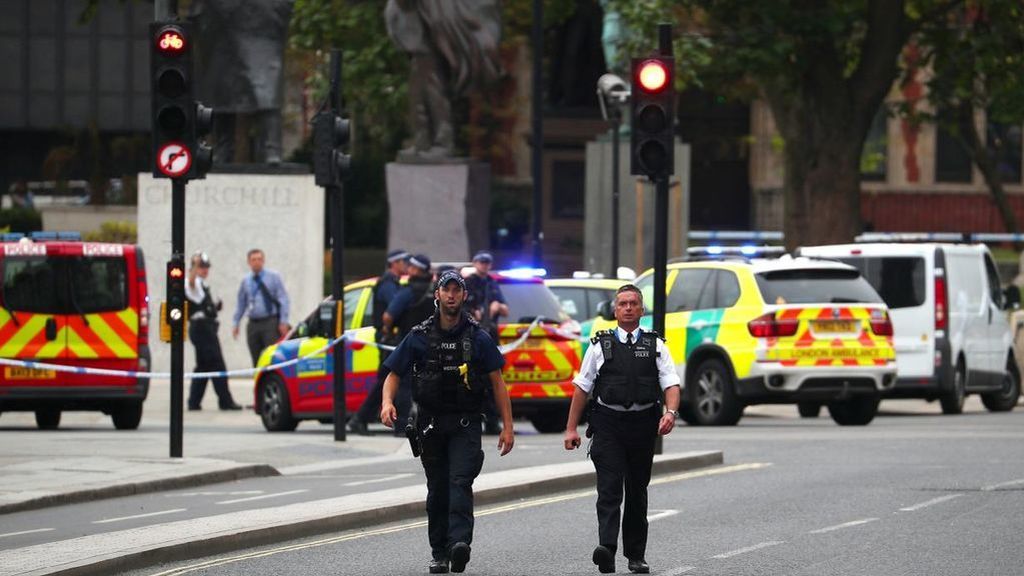 Investigan la identidad del autor del atropello contra el parlamento de Londres