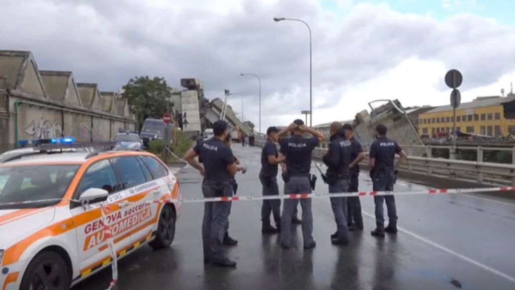 La policía ha establecido un perímetro de seguridad alrededor del viaducto