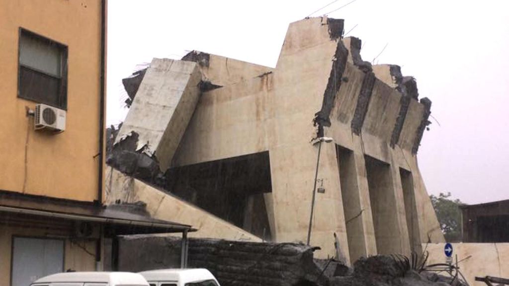 La estructura del viaducto ha quedado totalmente destrozada tras el derrumbe