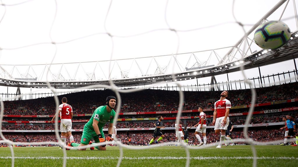 Peter Cech, a la gresca con el Bayern Leverkusen después de que el club 'se riese' de su fallo garrafal ante el Manchester City