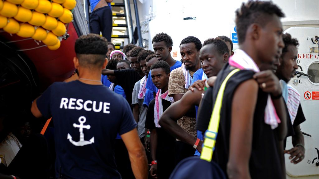 España acogerá finalmente a 60 de los 141 inmigrantes del Aquarius