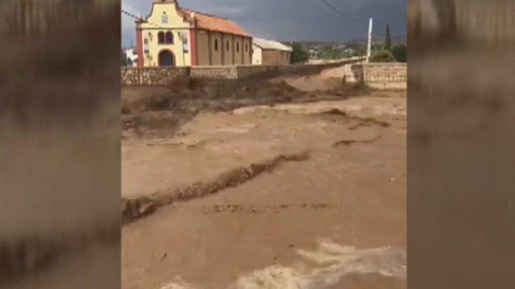 Las fuertes tormentas en Granada dejan desbordamientos