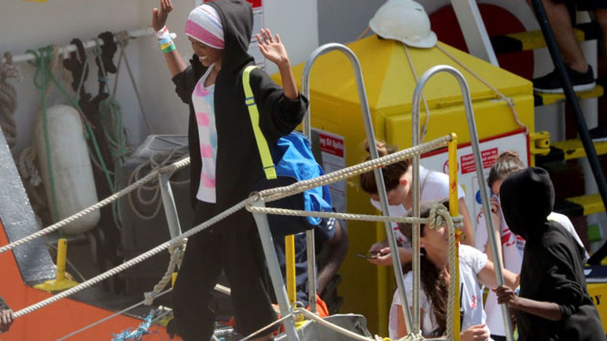El 'Aquarius' llega al puerto de La Valeta con los 141 migrantes rescatados