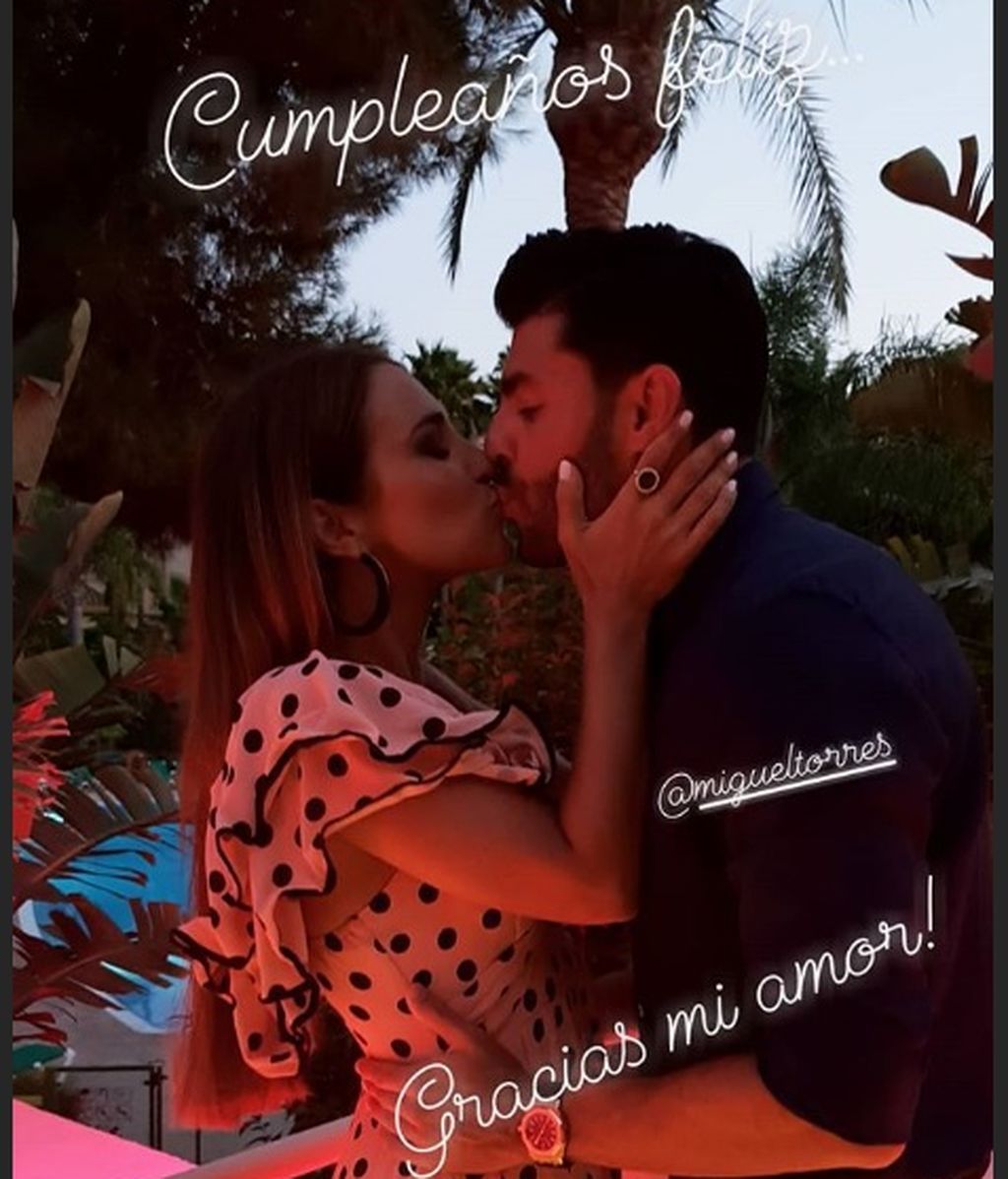 Beso miguel y paula