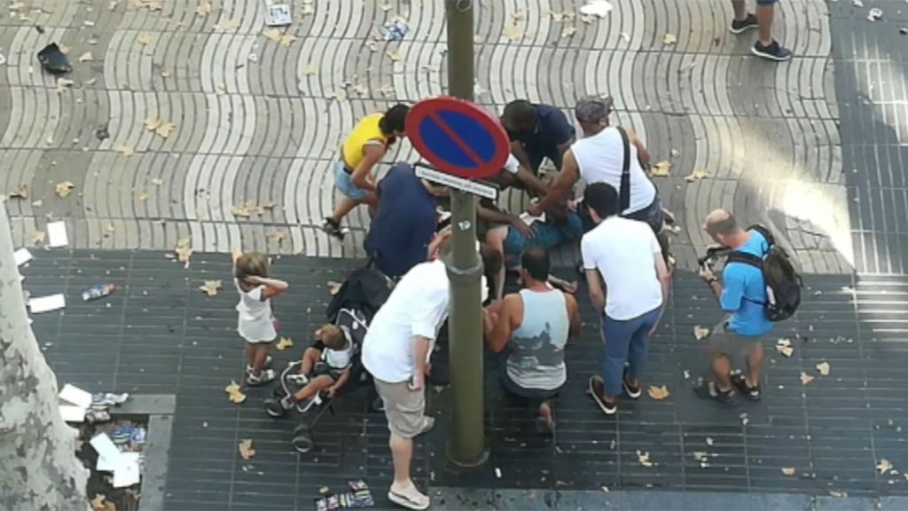 La oleada de solidaridad en medio de la tragedia de los atentados en Barcelona y Cambrils