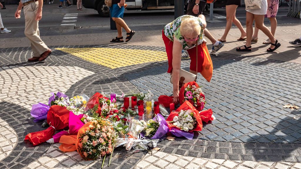 Ofrendas florales en Barcelona en memoria de las víctimas del 17A