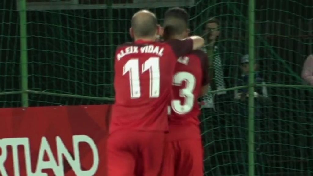 El Sevilla golea al Zalgiris (0-5) y ya piensa en la última ronda del play off