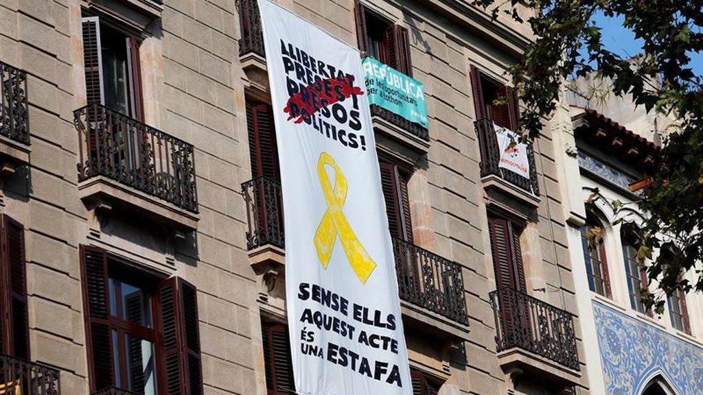 El homenaje a las víctimas de los atentados en Cataluña, en imágenes