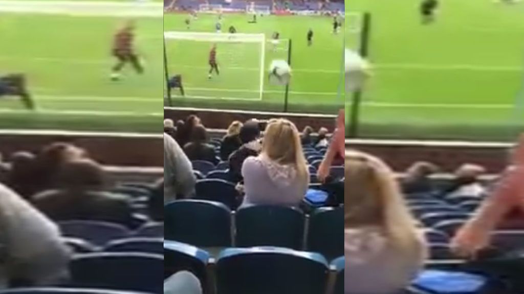 Una chica recibe un balonazo en un partido de fútbol en Reino Unido