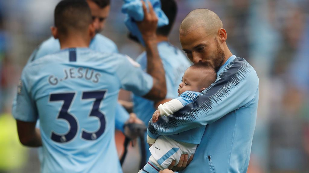 Silva muestra a su pequeño Mateo y el Manchester City tiene un precioso detalle con ellos