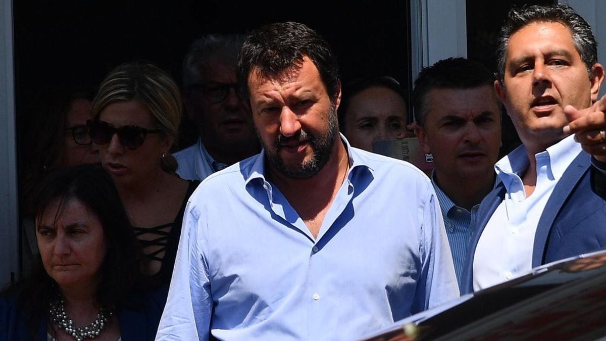 Salvini amenaza con enviar a Libia a 177 emigrantes rescatados por la Guardia Costera italiana