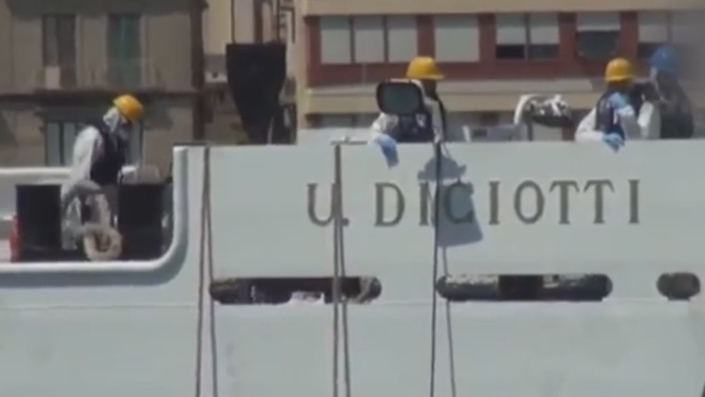 Salvini niega el desembarco a un barco de la Guardia Costera italiana con 177 migrantes