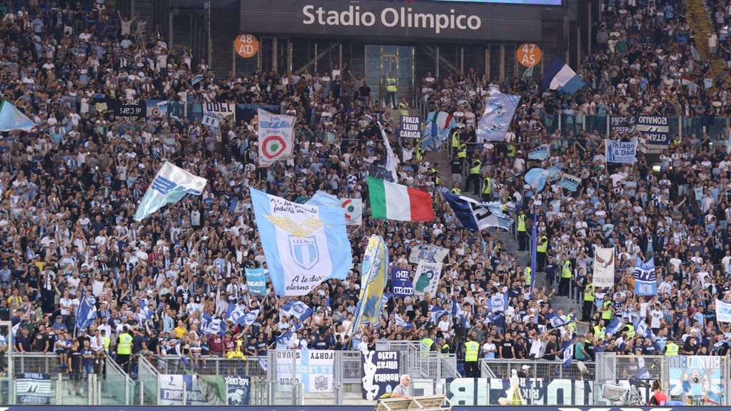 ¡Vergonzoso! Los ultras de la Lazio no admiten "mujeres, esposas y novias" en su grada