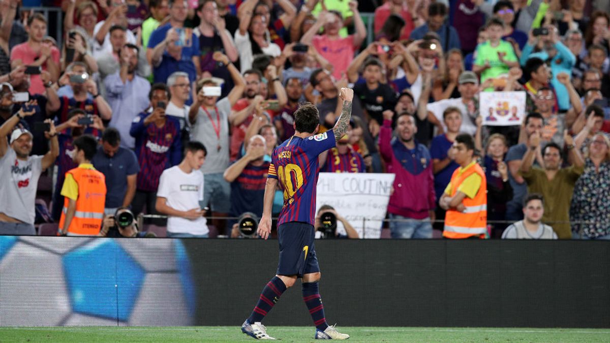 La imagen de Leo Messi celebrando el gol que causa debate en las redes: "Todos con el móvil y sólo dos celebrando"