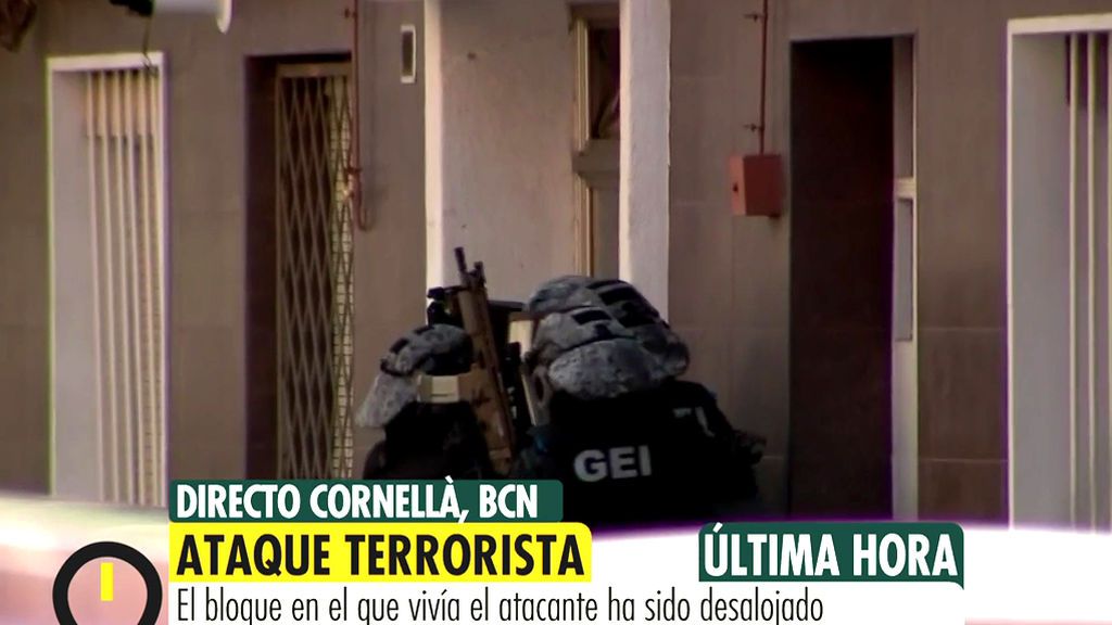 'Ya es mediodía' presencia cómo los GEI entran en la vivienda del terrorista de Cornellá
