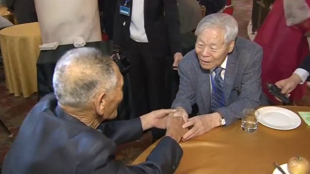 200 personas han vuelto a ver a sus seres queridos después de que la guerra de Corea