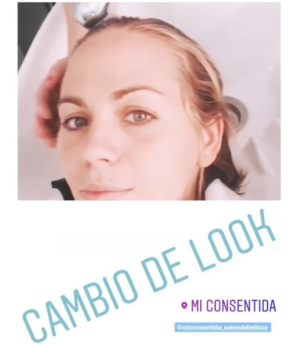 yoli lavandose el pelo