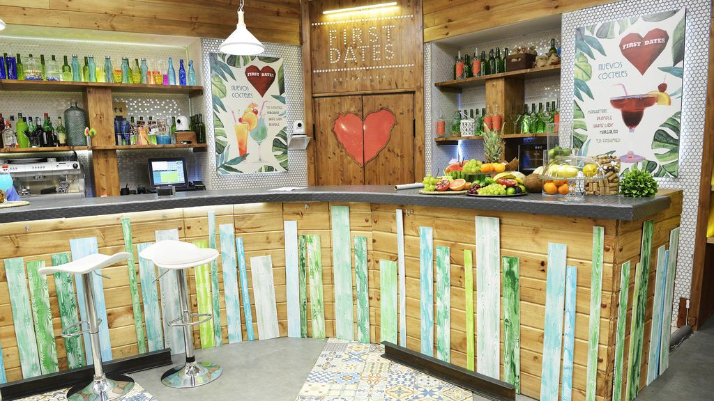 'First dates beach club'.